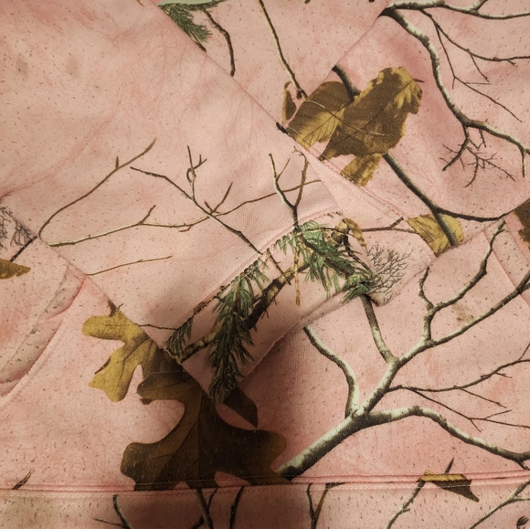 Realtree pink camo hoodie - Picture 2 of 8